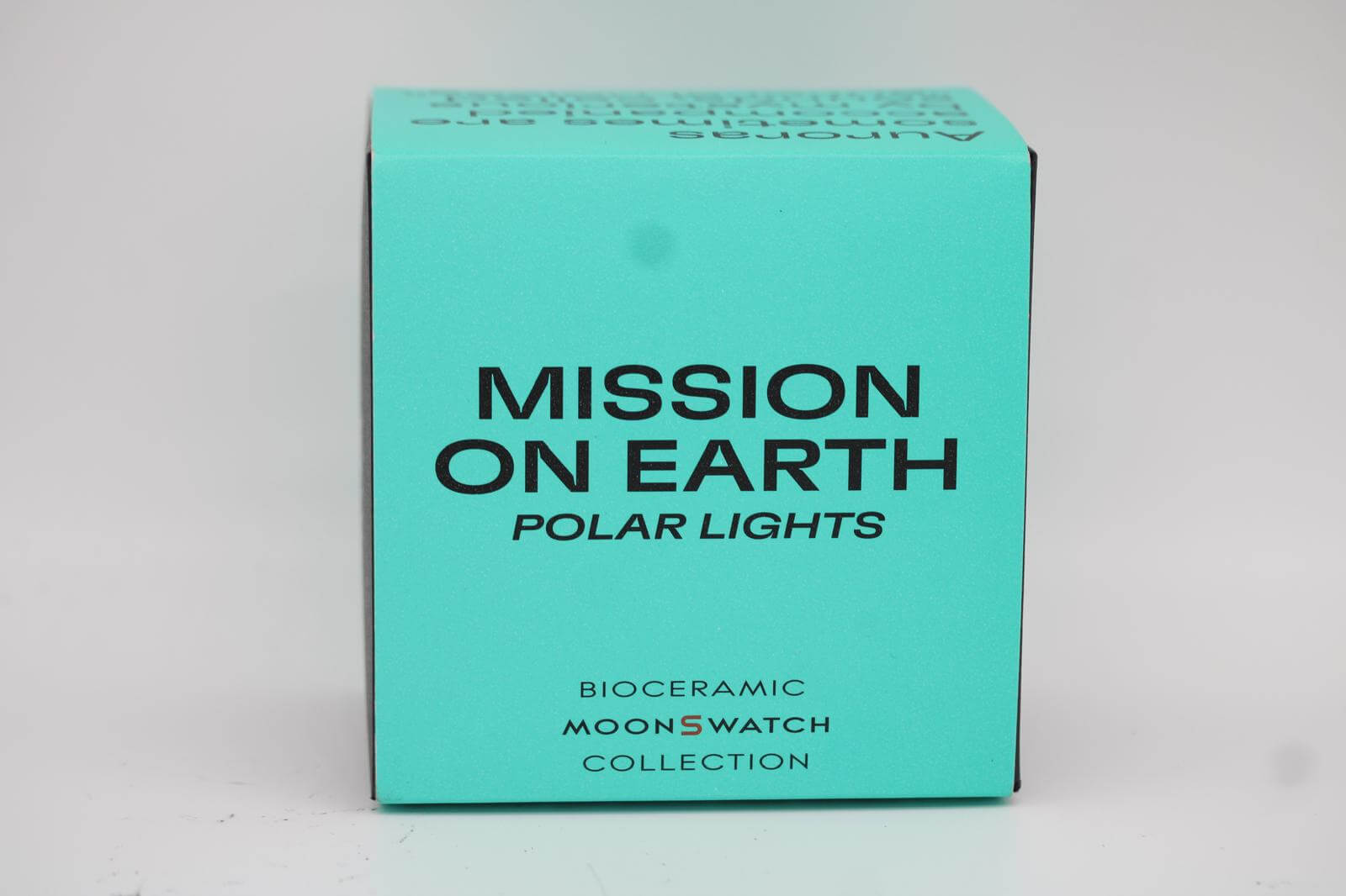 Moonswatch 'Mission on Earth' 'Polar Lights' - Image 4