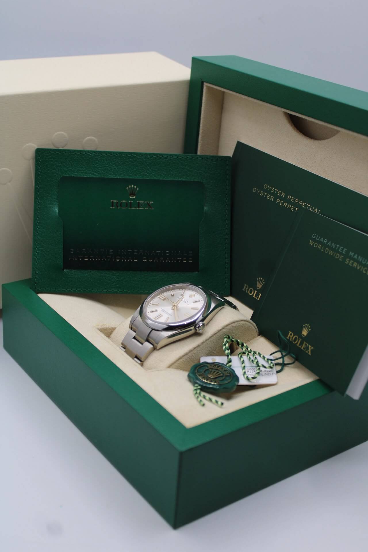 Oyster Perpetual 124300 2024 - Image 6